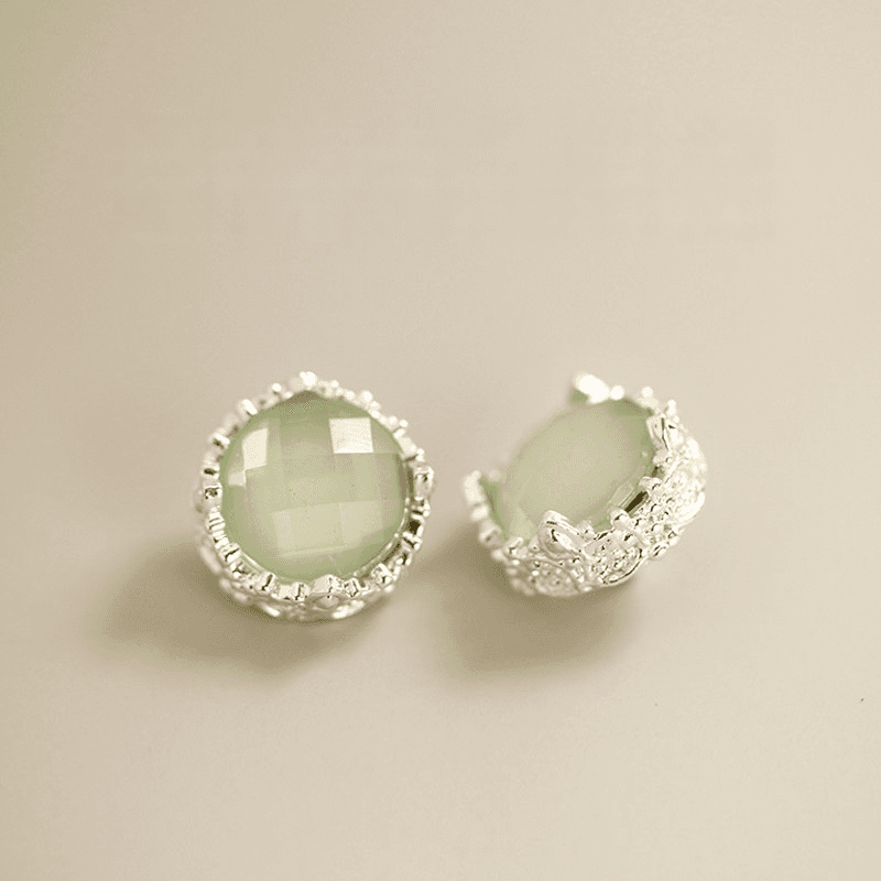 Heirloom Whisper Adornment